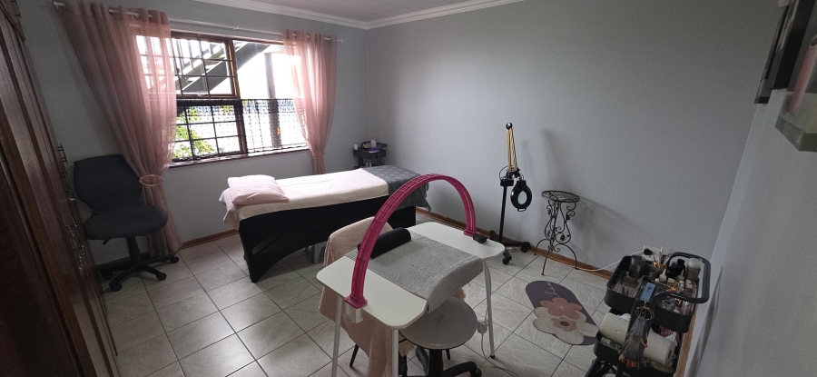6 Bedroom Property for Sale in Dana Bay Western Cape
